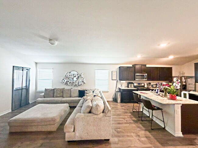 Building Photo - 13138 Whispering Bend, San Antonio, TX 78252