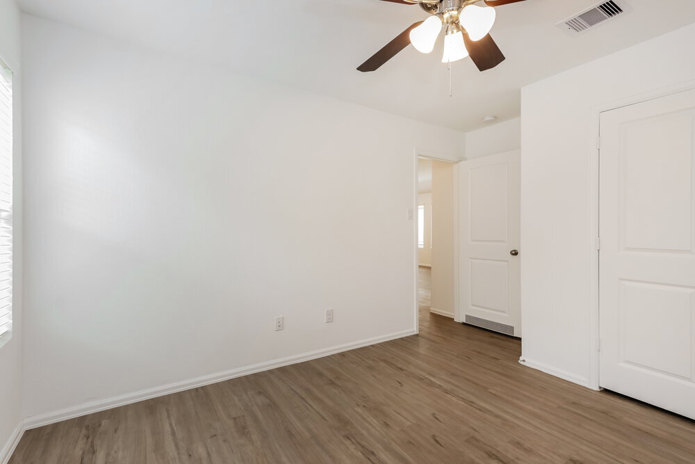 Building Photo - 1731 Sahara Dr