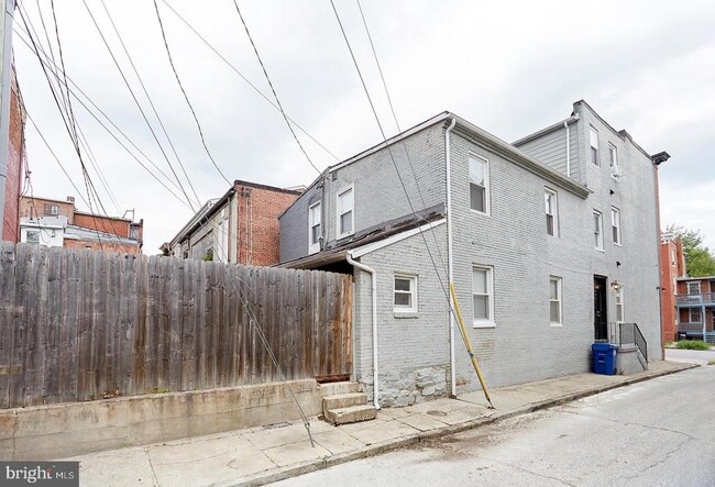 Building Photo - 112 S Calhoun St