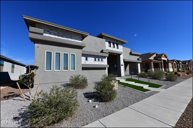 Building Photo - 2712 Sammy Cervantes St