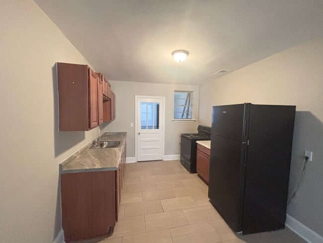 Building Photo - 938/940Woodlawn