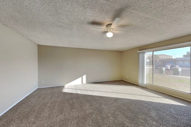 Building Photo - 3419 N 39th Dr