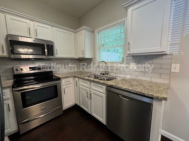 Building Photo - 1733 Brookside Lay Cir