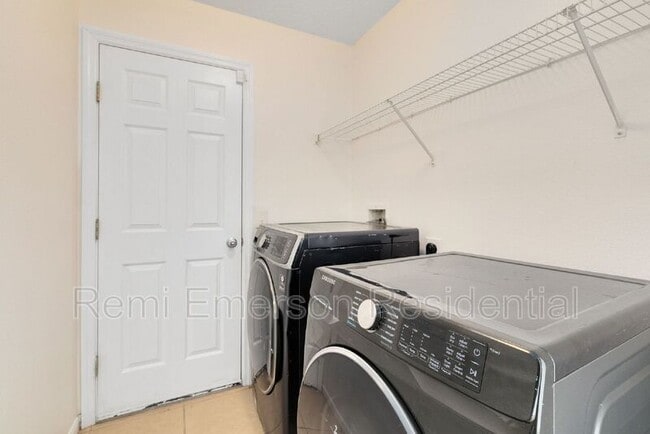 Building Photo - 12 Sawfish Ln