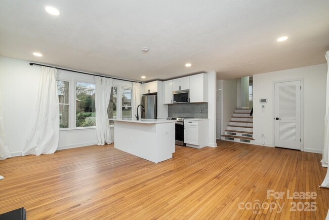 Building Photo - 4014 Sulkirk Rd
