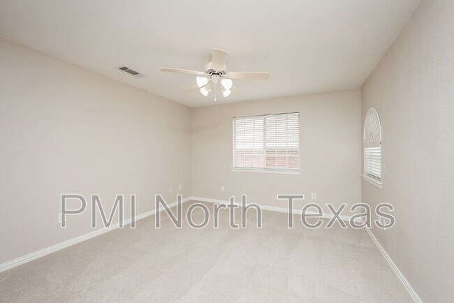 Building Photo - 325 Crooked Tree Ct