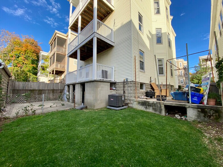 Building Photo - 14 Belknap St