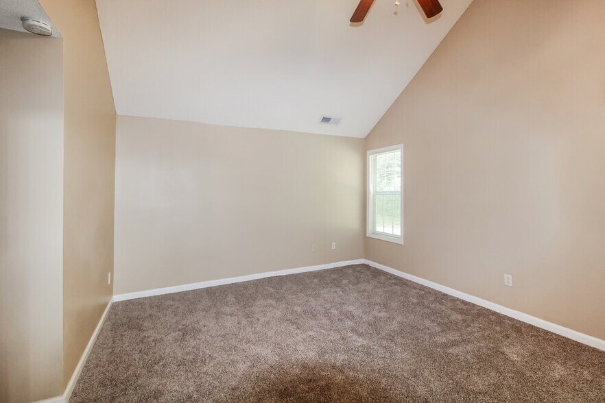 Building Photo - 6581 Lake Mill Trce