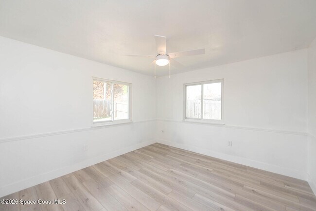 Building Photo - 790 Palm Dr