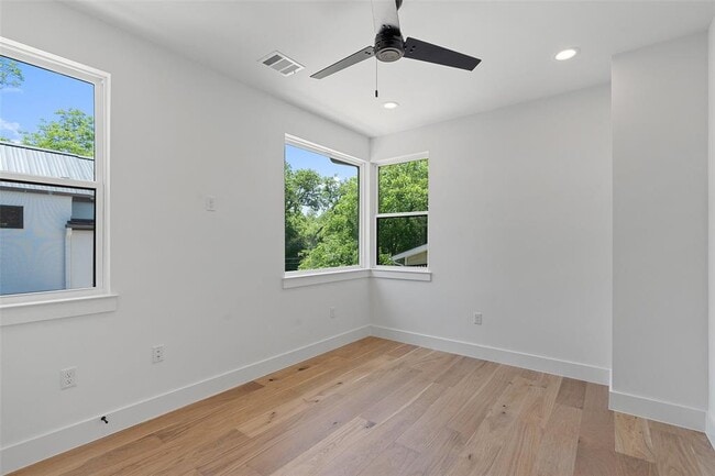 Building Photo - 909 Payne Ave