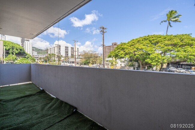 Building Photo - 1402 Piikoi St