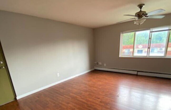 Building Photo - 550 Lowell Ave