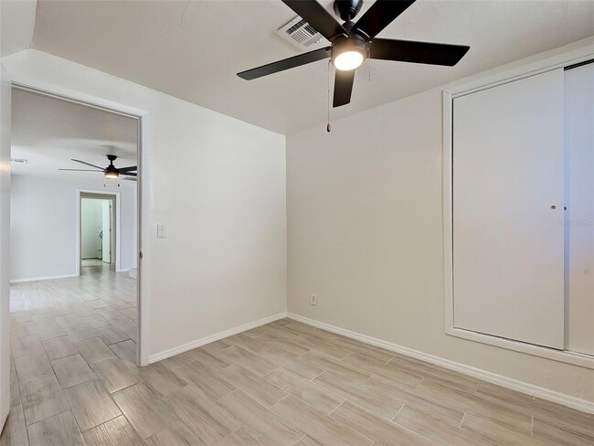 Building Photo - 313 Jessica St N