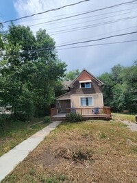 Building Photo - 2 Bedroom Duplex