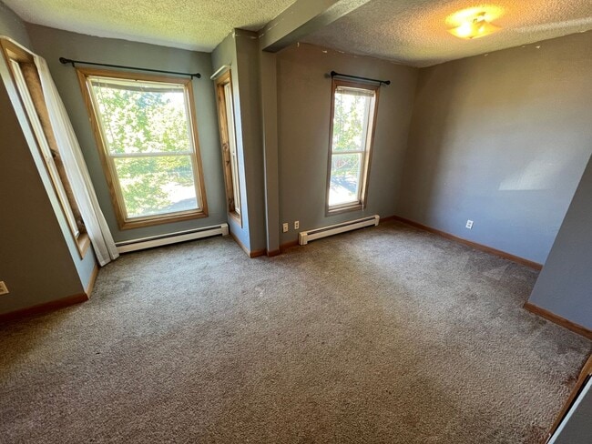 Building Photo - Upper Level 2 Bedroom Apartment - AVAILABLE JUNE