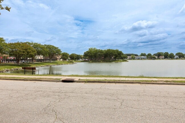 Building Photo - Move In Ready Brick Ranch in VB!