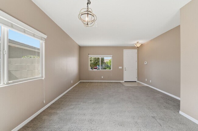 Building Photo - Ironwood Crossing Gem! 3 Bed + Den, Open Layout & Resort Amenities