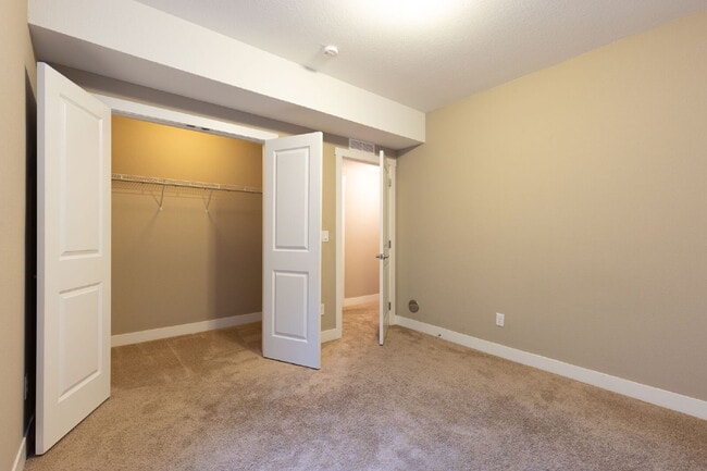 Building Photo - 6bd/4.5 bath home in Southwest Longmont!