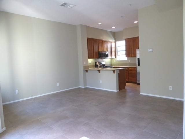 Building Photo - Beautiful 2 Bed 2.5 Bath Condo in San Marcos