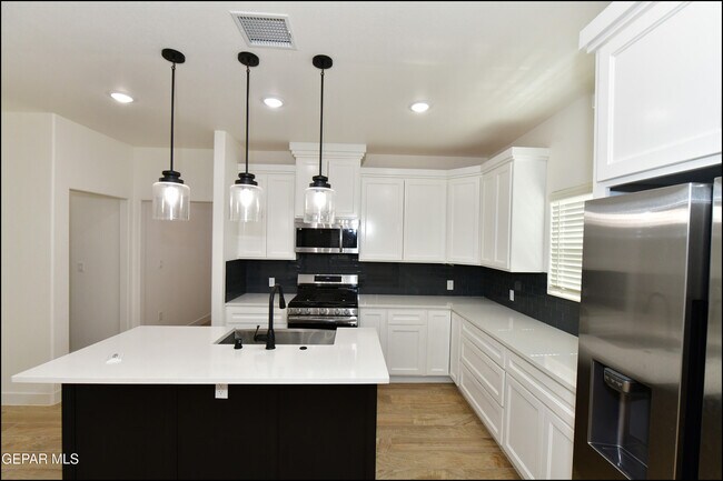 Building Photo - 7913 Mitzie Ram Pl