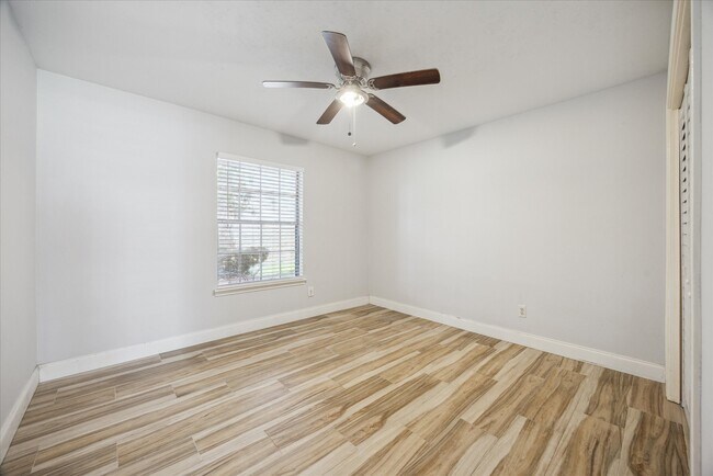 Building Photo - 7600 Burgoyne Dr.