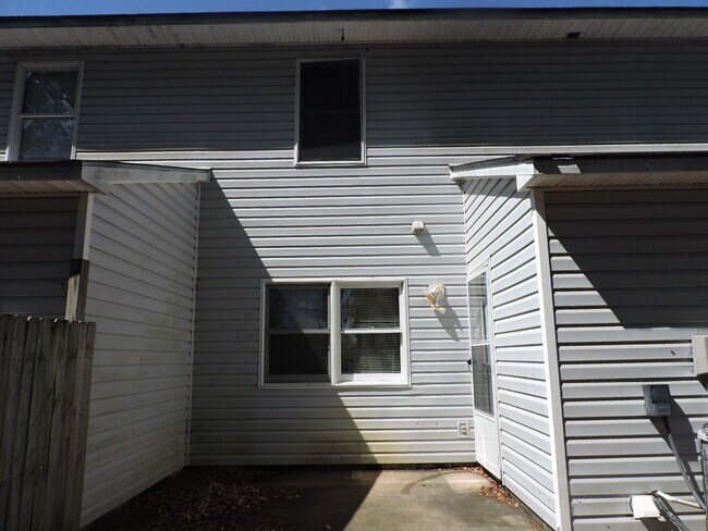Building Photo - 7 Donnell Ave