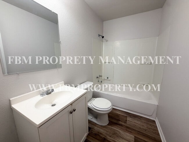 Building Photo - 1309 N Clay St
