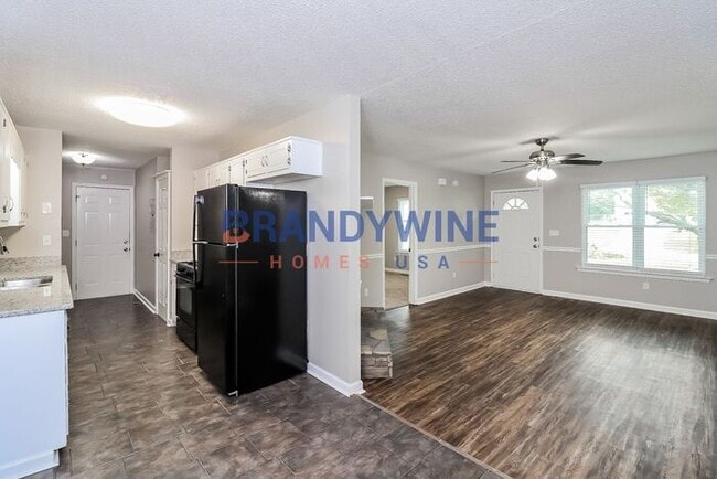 Building Photo - HOLIDAY SPECIAL!!! MOVE-IN BY 11/24 AND YO...