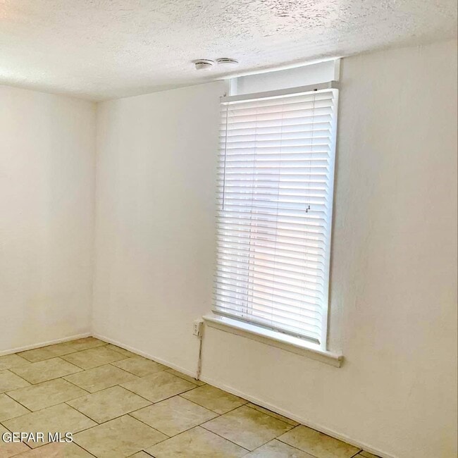 Building Photo - 1526 Yandell Dr