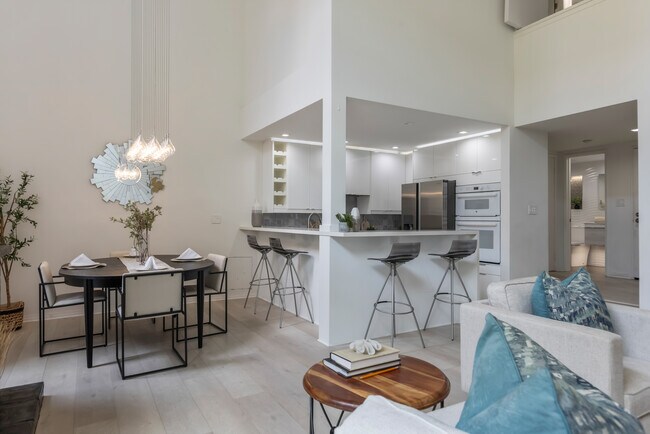 Building Photo - 1007 S Catalina Ave