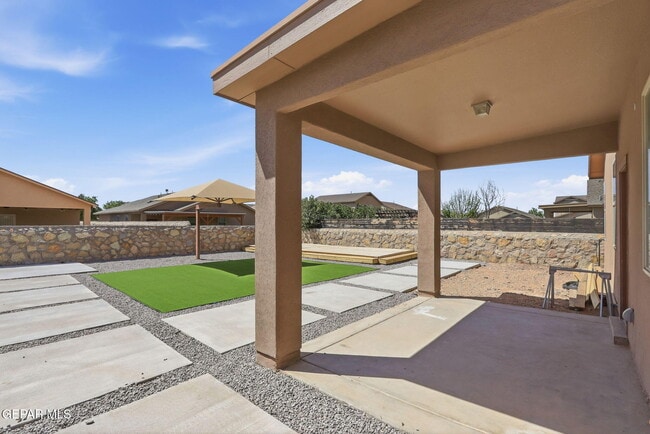 Building Photo - 14458 Vincent Kalel