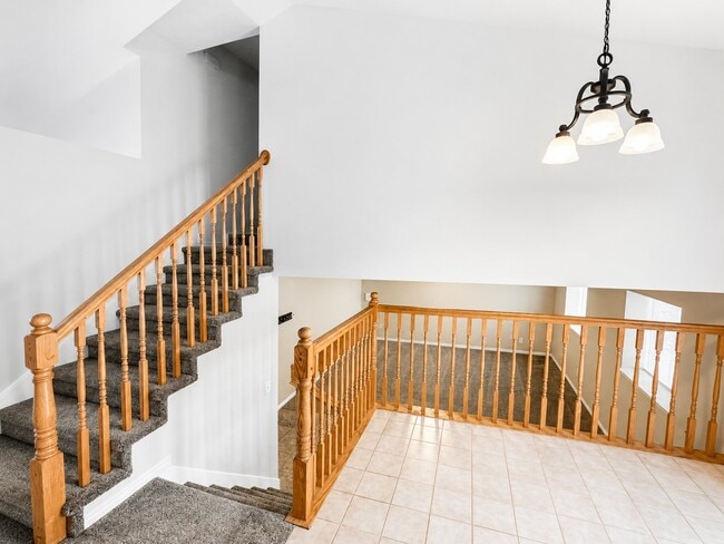 Building Photo - 15096 S Vernal Cove