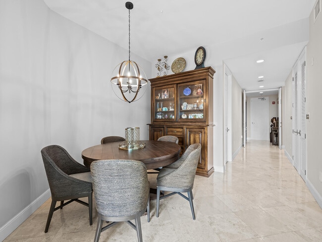 Building Photo - 444 Hendricks Isle