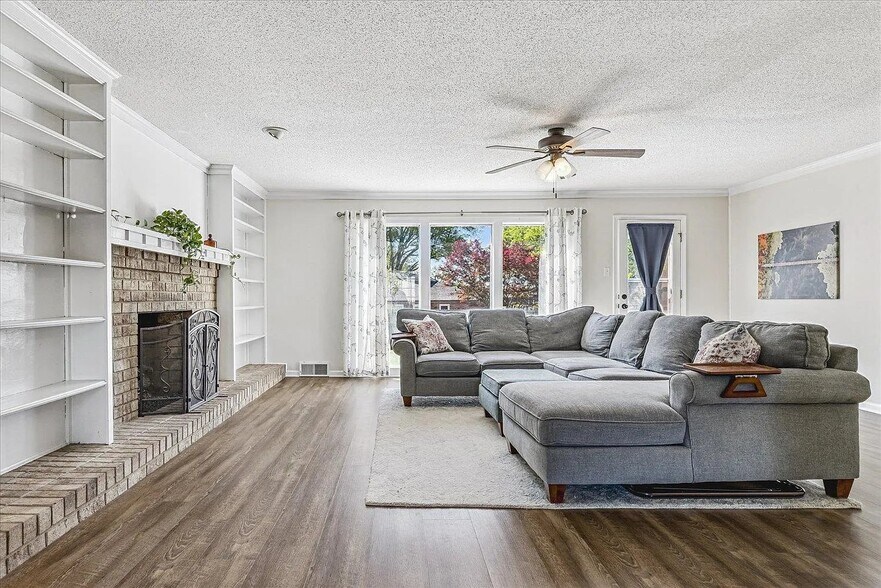 Building Photo - 8021 Brooxie Cove