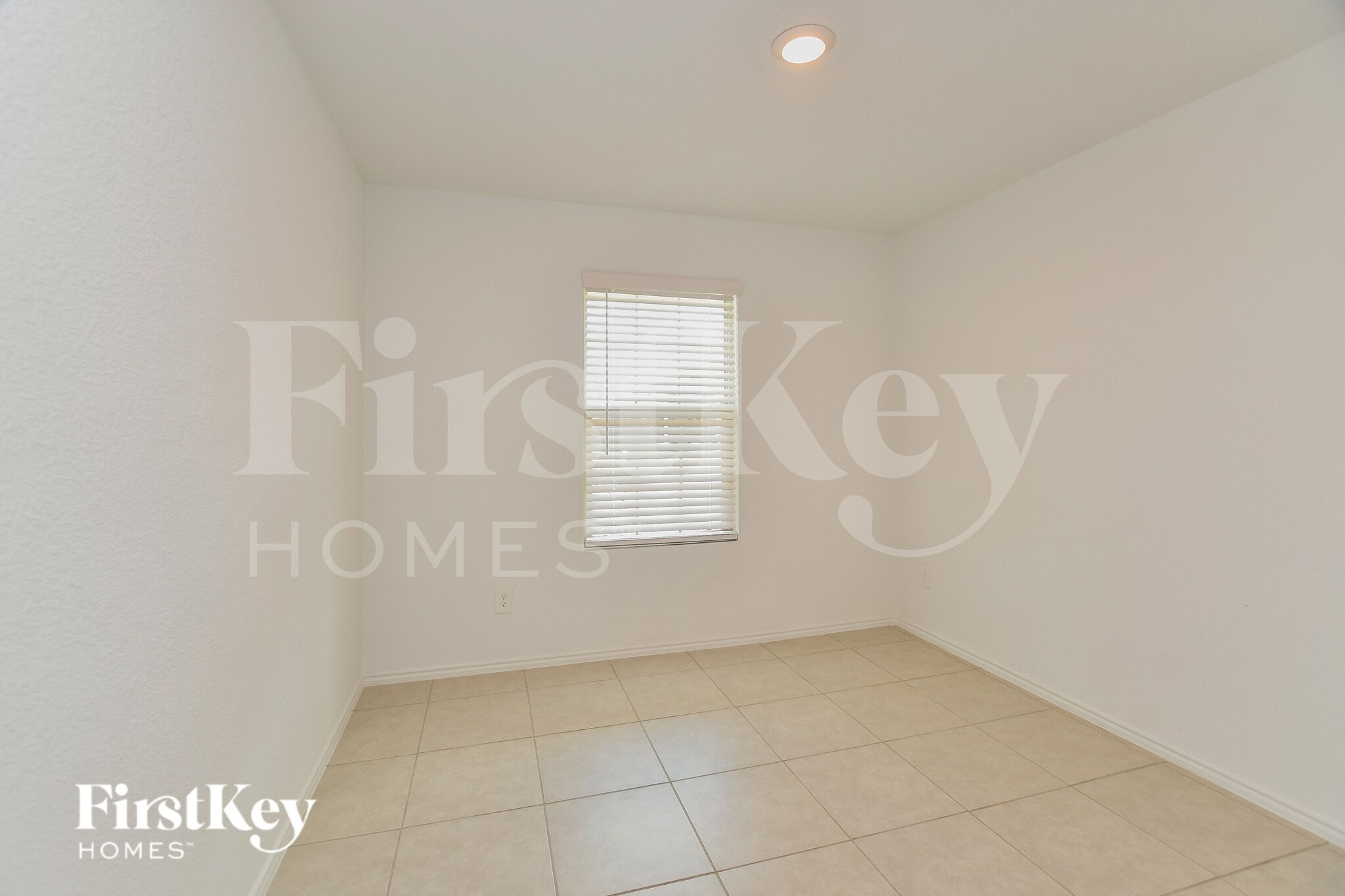 Building Photo - 1069 Crestview Dr