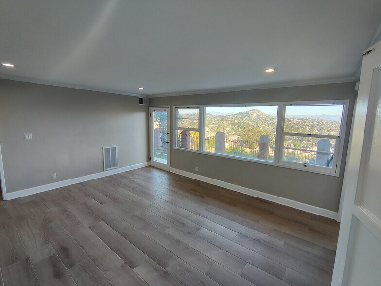 Building Photo - 4343 Valle Dr