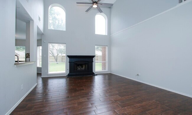 Building Photo - 10314 Cliff Haven Ct