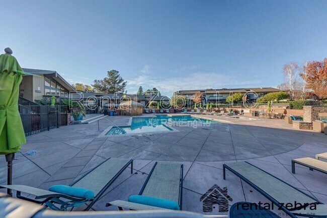 Building Photo - 233 Masters Ct