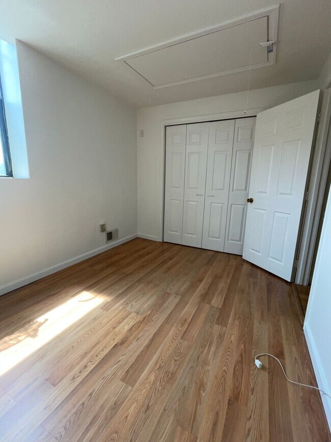Building Photo - 34 Newhall St