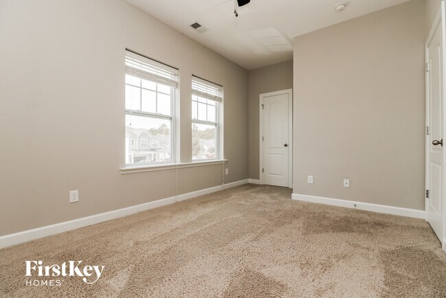Building Photo - 358 Fox Ridge Ln