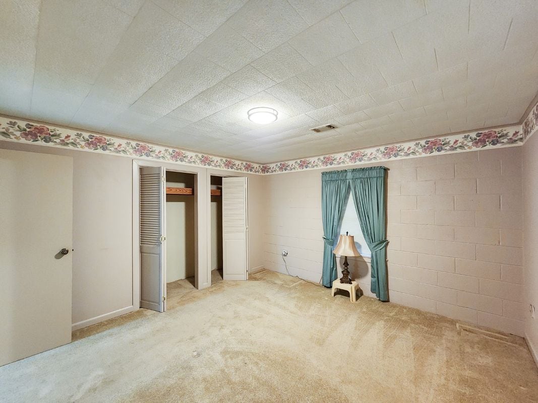 Building Photo - 1402 Loberg Ln