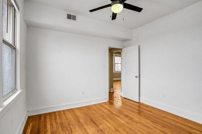 Building Photo - 1725 Lanier Pl NW