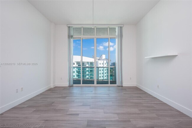 Building Photo - 7900 Harbor Island Dr
