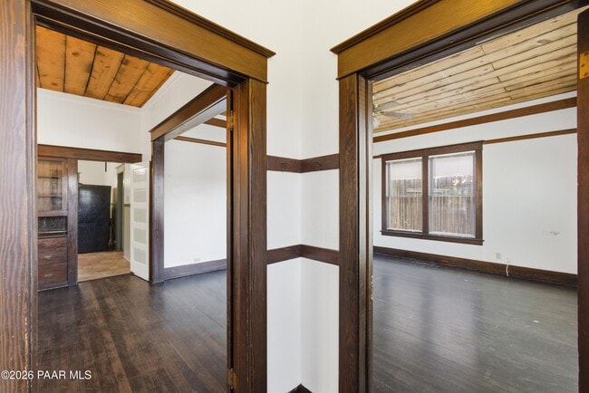 Building Photo - 309 N Mt Vernon Ave