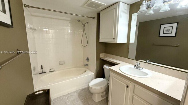 Building Photo - 2665 SW 37th Ave