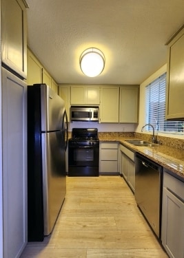 Interior Photo - 1444 Saltair Ave