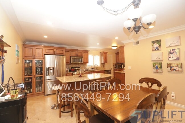 Building Photo - 4 Bed 2 Bath Home With Fenced Backyard