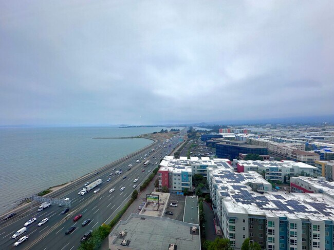 Building Photo - 1 Bed 1 Bathroom Condo Available View of W...
