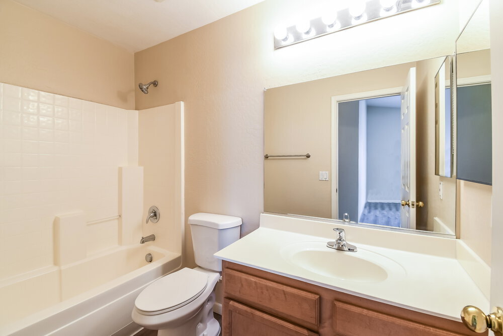 Building Photo - 5509 S 34th Ave