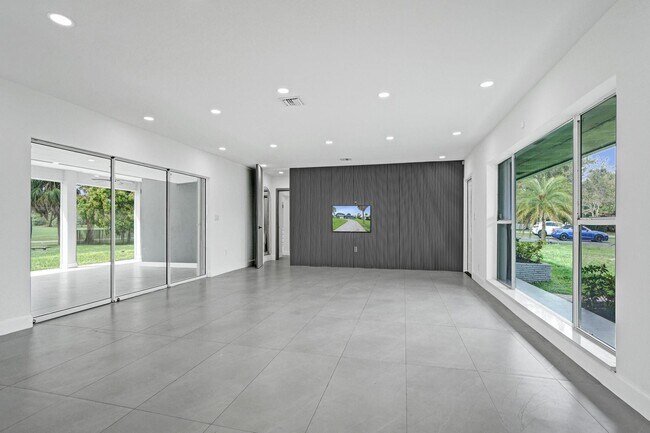 Building Photo - 6700 E Tropical Way